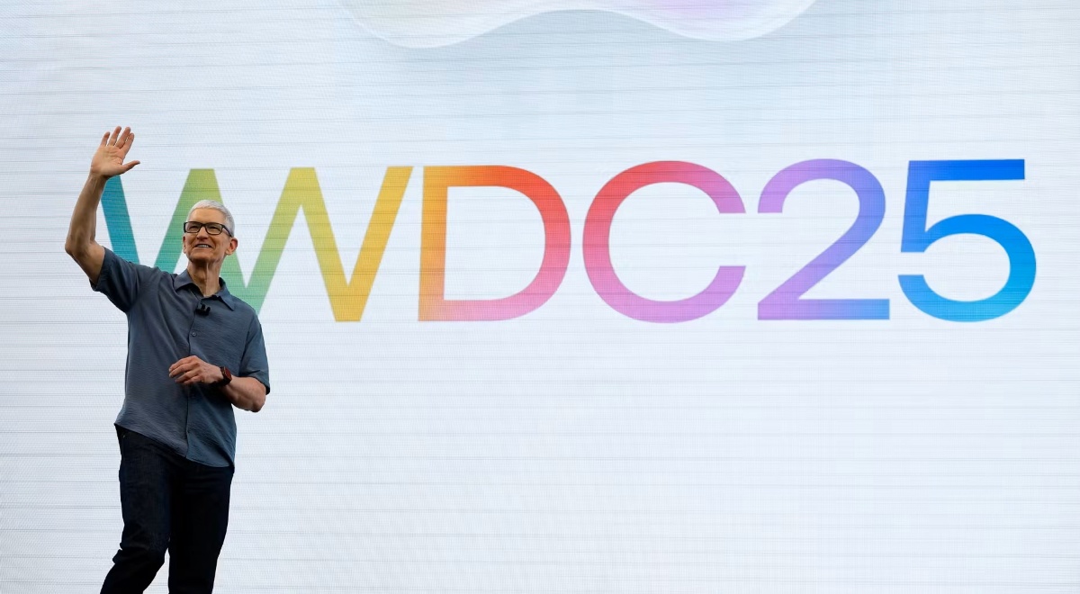 Tim Cook, CEO de Apple, durante el WDC 2025