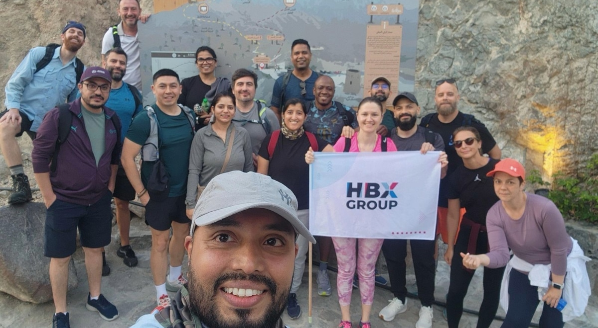 Miembros del equipo diverso que gestiona Elena