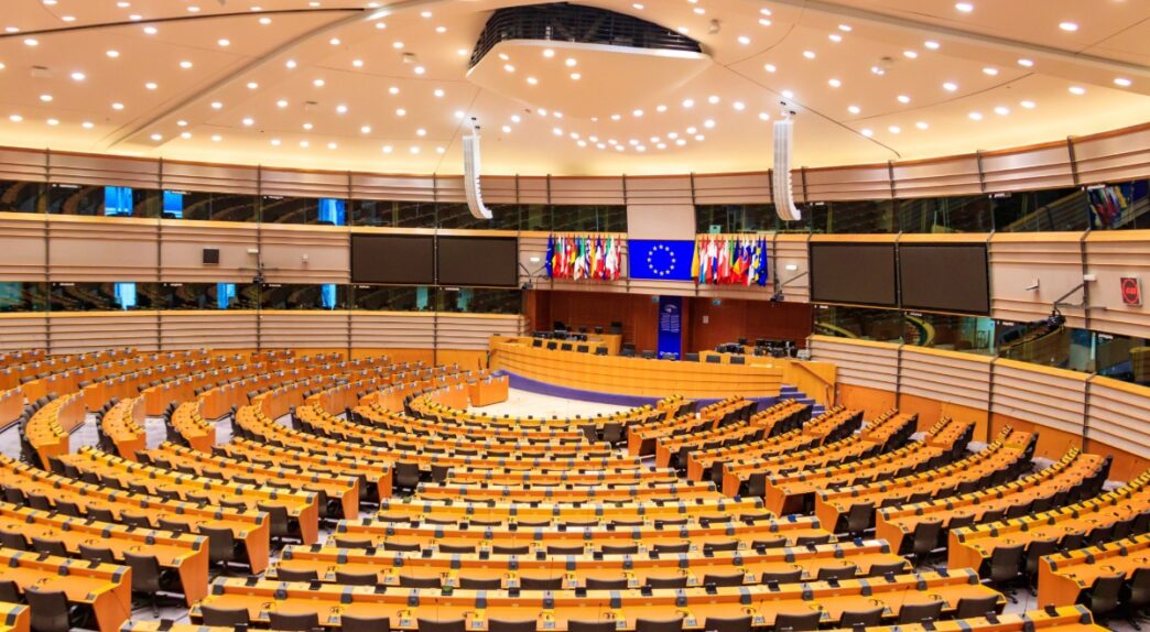 Interior del Parlamento Europeo :: Olha Solodenko / Shutterstock.com