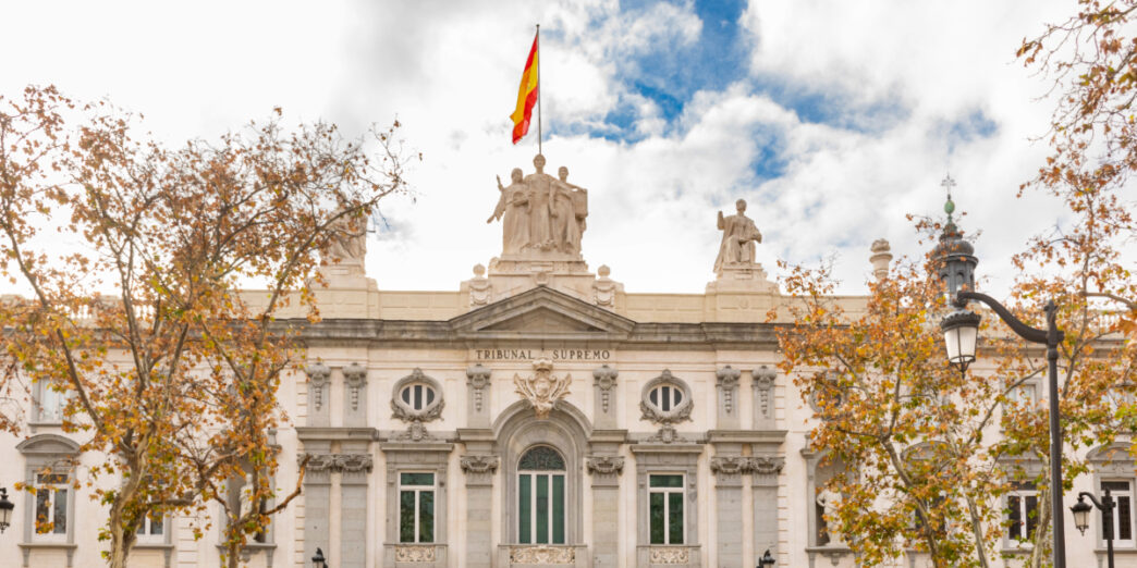 Fachada principal del edificio de la Corte Suprema en Madrid