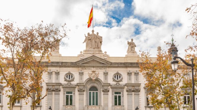 Fachada principal del edificio de la Corte Suprema en Madrid