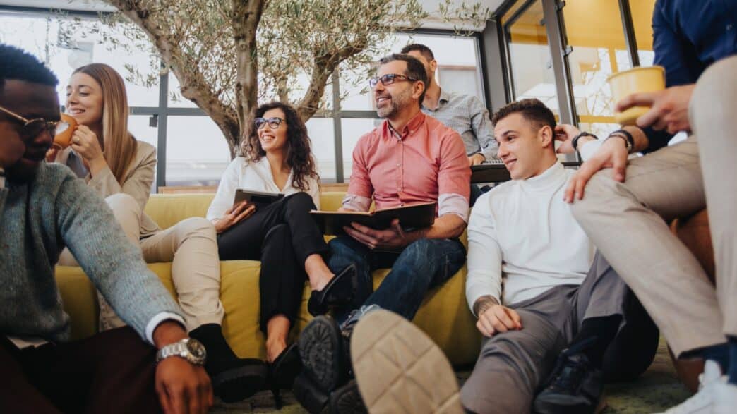 Asamblea de trabajo para compartir ideas