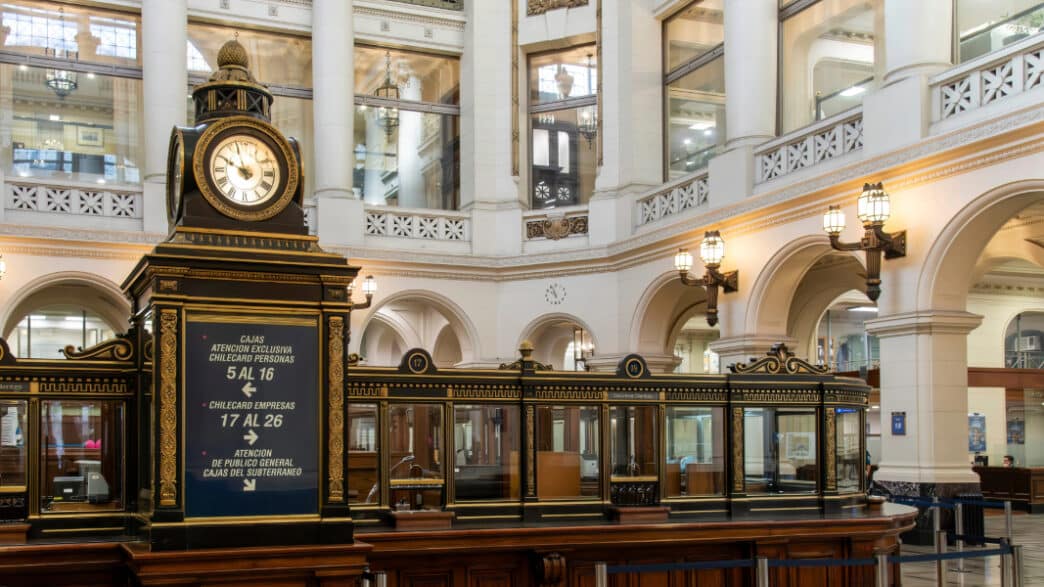 Interior de la sede del Banco de Chile