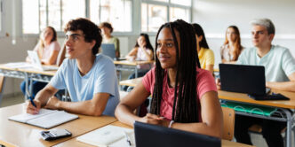 Jóvenes estudiantes
