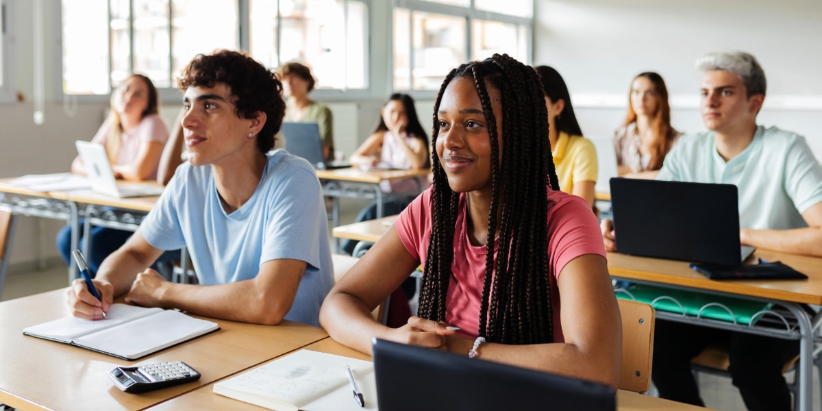 Jóvenes estudiantes
