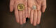 Manos con monedas