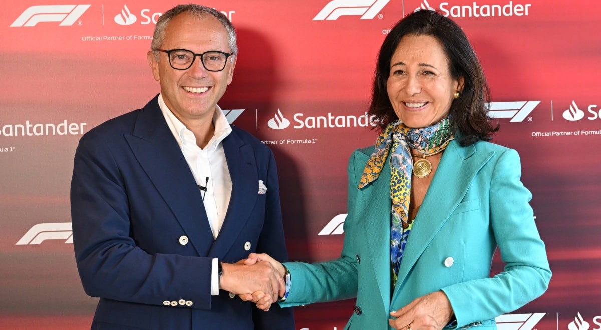 Foto de Ana Botín y Stefano Domenicali tras la firma del acuerdo :: Banco Santander