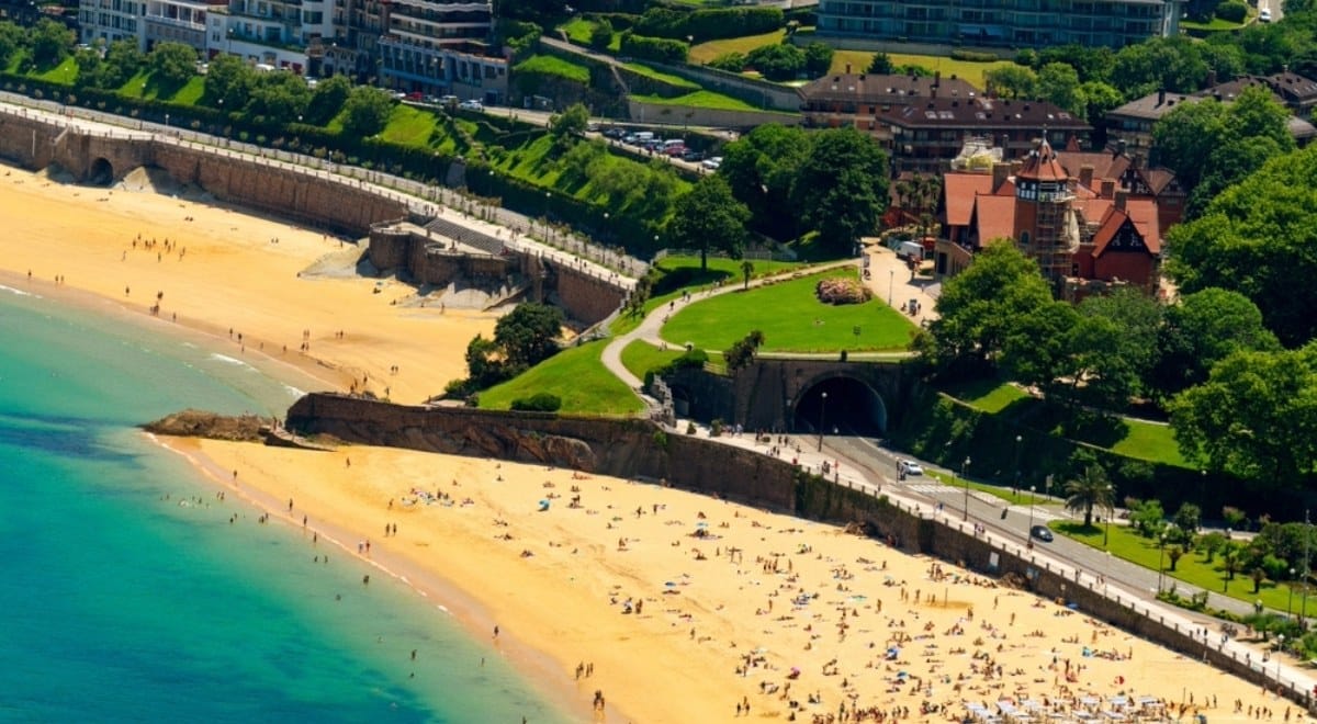Playa de Ondarreta :: Shutterstock