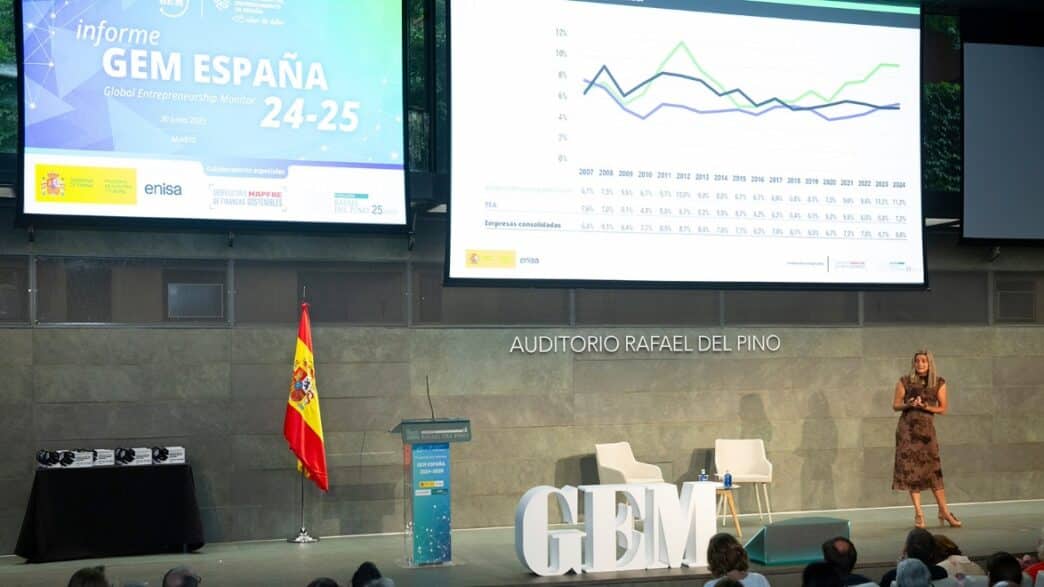 Fotografía durante la presentación del informe GEM