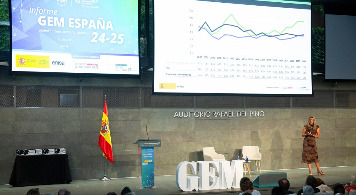 Fotografía durante la presentación del informe GEM