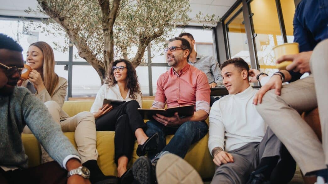 Asamblea de trabajo para compartir ideas