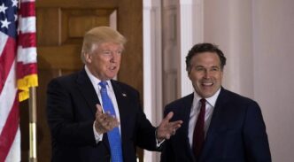 Donald Trump y Dave McCormick en una imagen de archivo :: NBC
