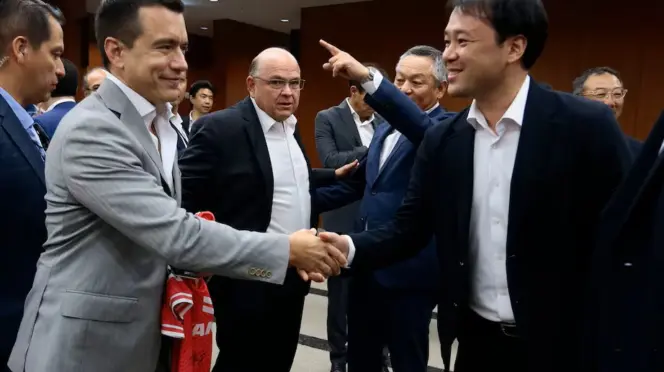 Presidente ecuatoriano y empresarios japoneses