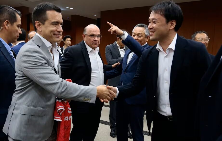 Presidente ecuatoriano y empresarios japoneses