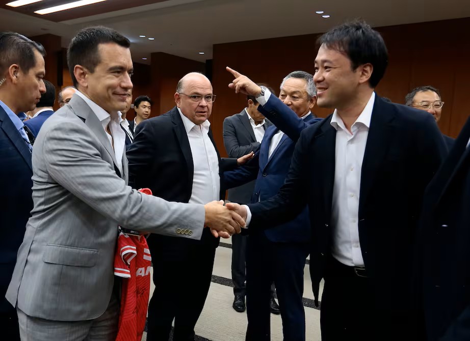 Presidente ecuatoriano y empresarios japoneses
