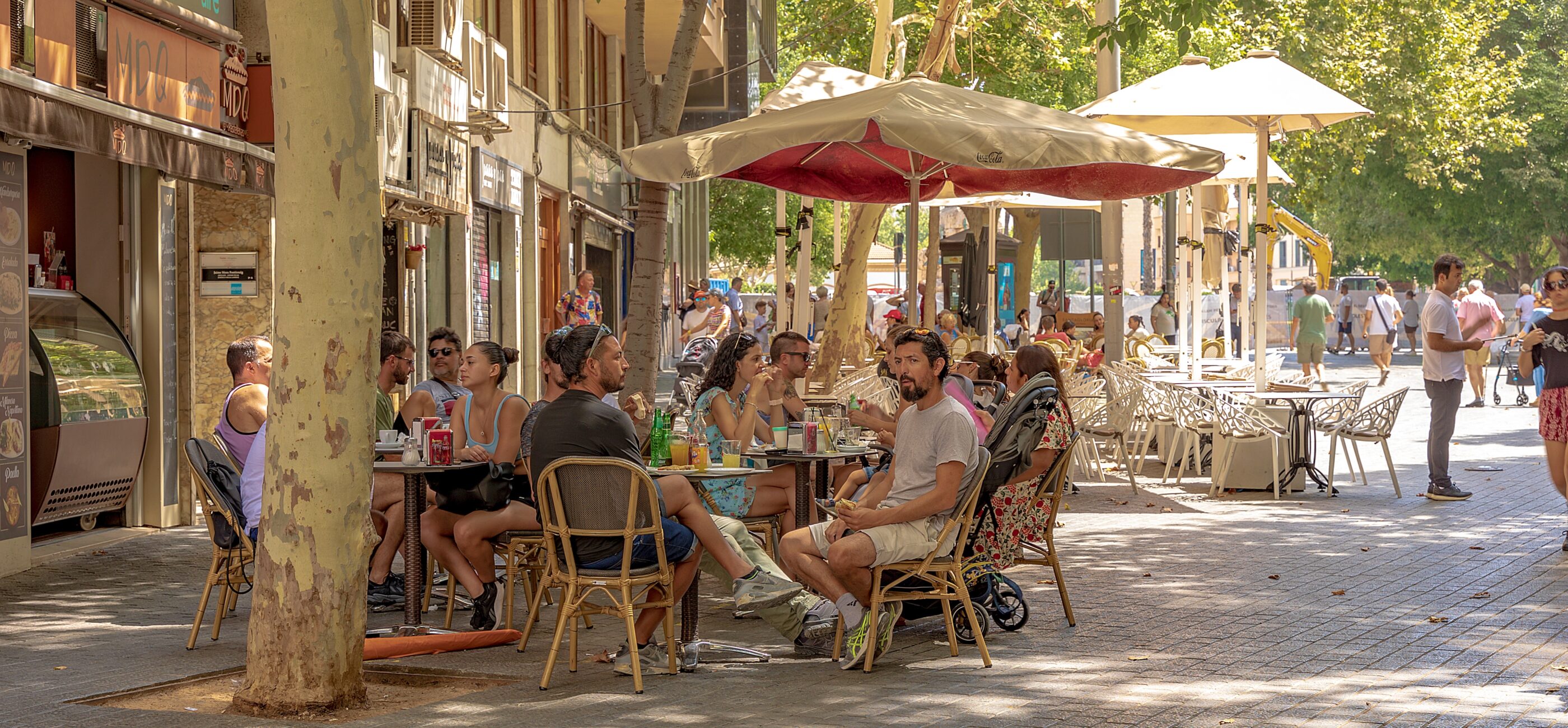 Gente en una terraza