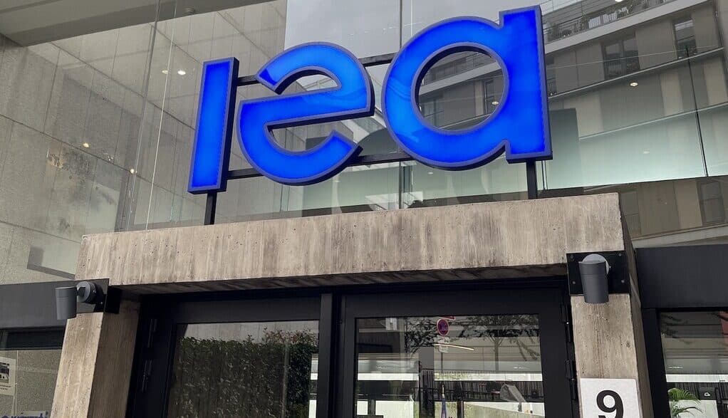 La Agencia Internacional de la Energía (AIE)