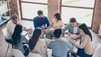 Equipo trabajando unido