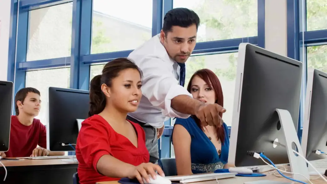 Un equipo de tres personas