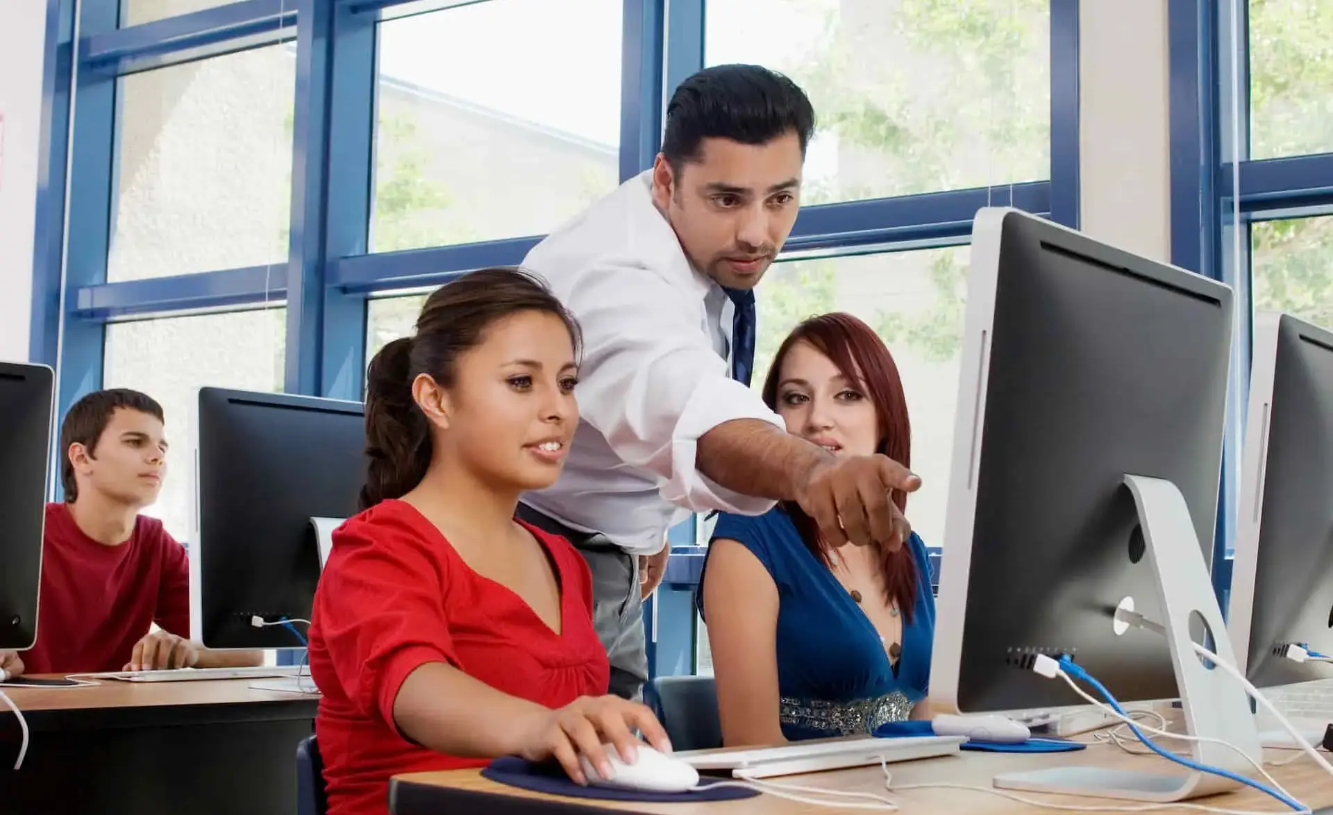 Un equipo de tres personas