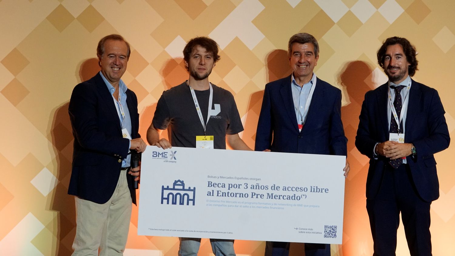 Recogiendo el premio en Al Andalus Innovation Venture