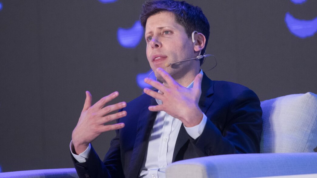 Sam Altman, CEO de OpenAI, durante una presentación