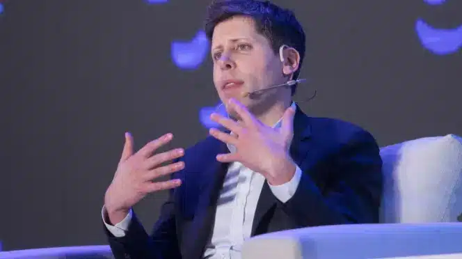 Sam Altman, CEO de OpenAI, durante una presentación
