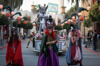 Parade de Halloween en el parque Warner de Madrid