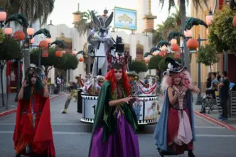 Parade de Halloween en el parque Warner de Madrid