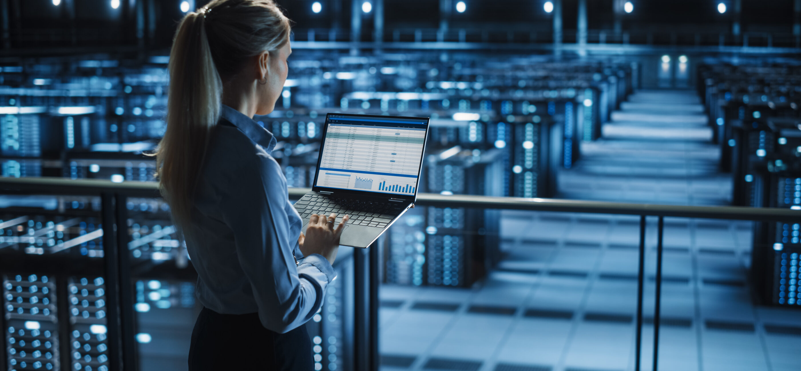 Coordinadora en un centro de datos