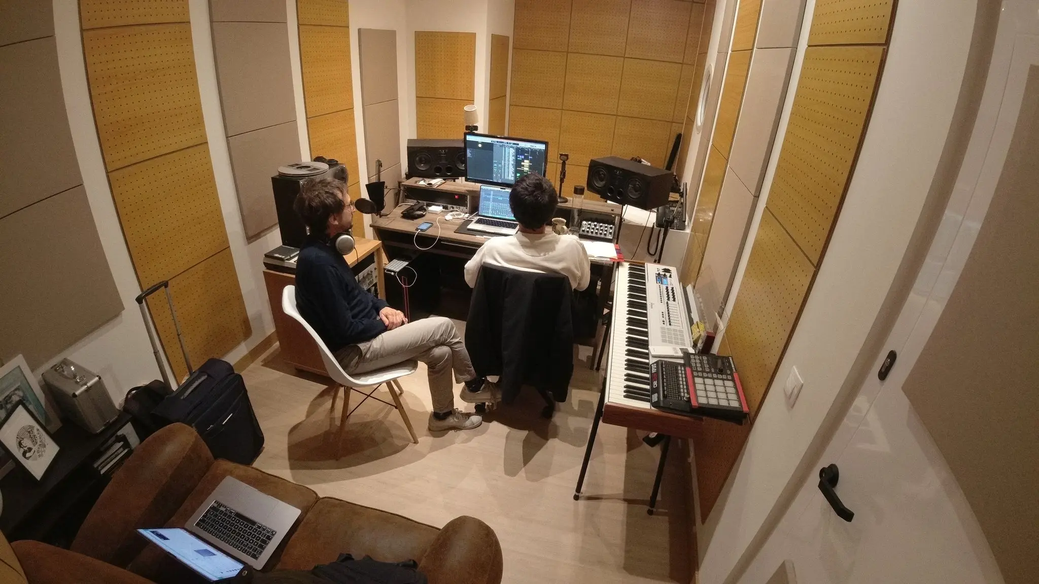 Ramón Vives en su estudio