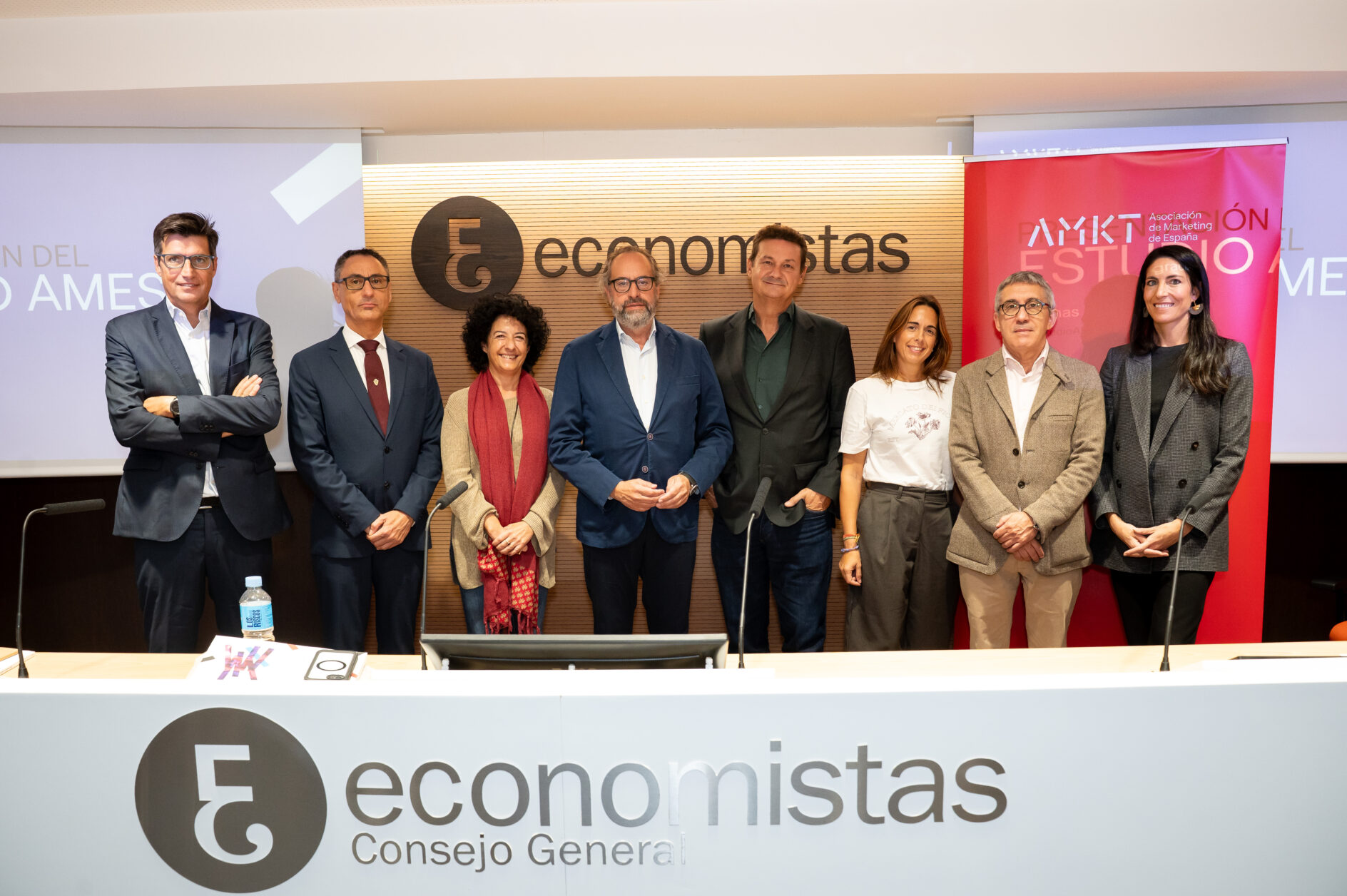 Los ponentes del estudio durante la presentación