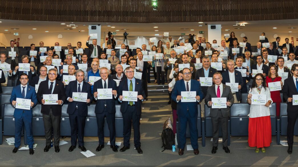 Grupo de asistentes al foro