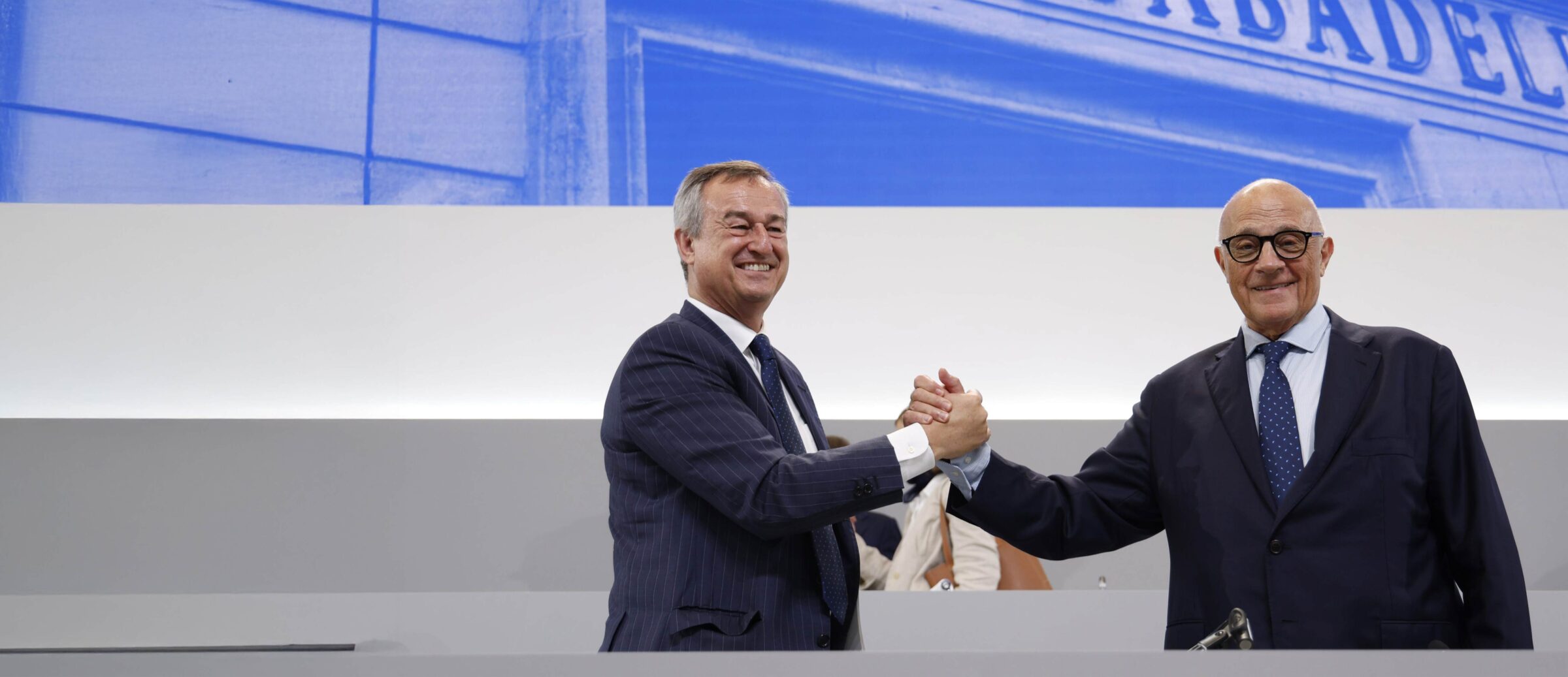 Josep Oliu y César González-Bueno celebran sus buenos resultados