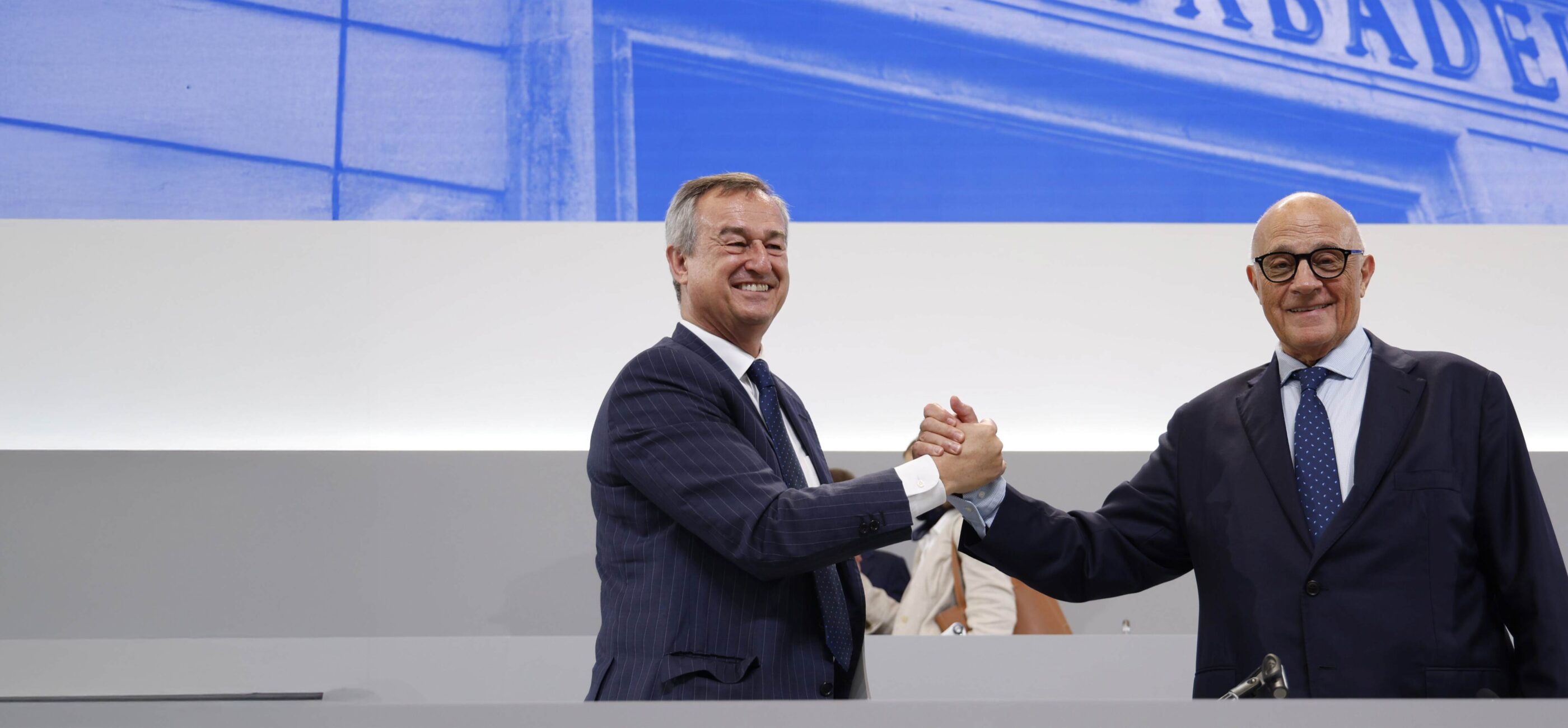 Josep Oliu y César González-Bueno celebran sus buenos resultados