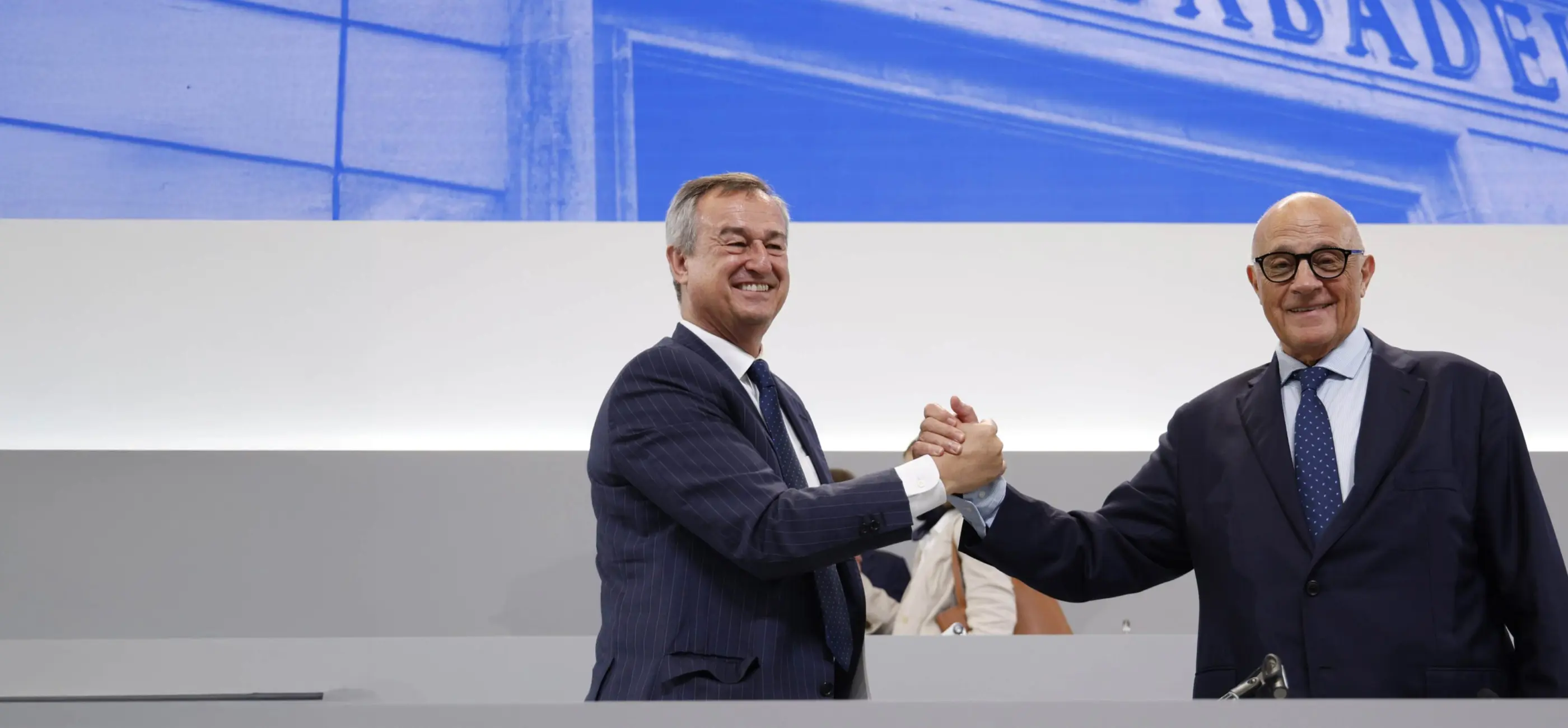 Josep Oliu y César González-Bueno celebran sus buenos resultados