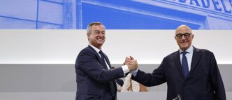Josep Oliu y César González-Bueno celebran sus buenos resultados