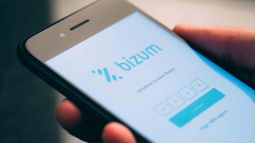 Usuario utilizando Bizum