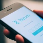 Usuario utilizando Bizum