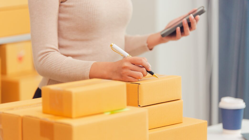 Tienda online preparando envíos