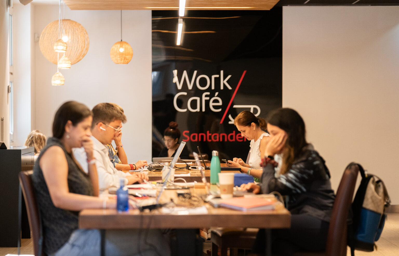 Work Café: banca, coworking y café de autor