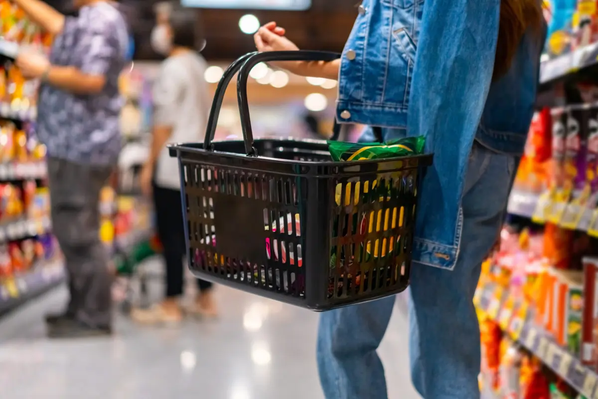 Mujer comprando