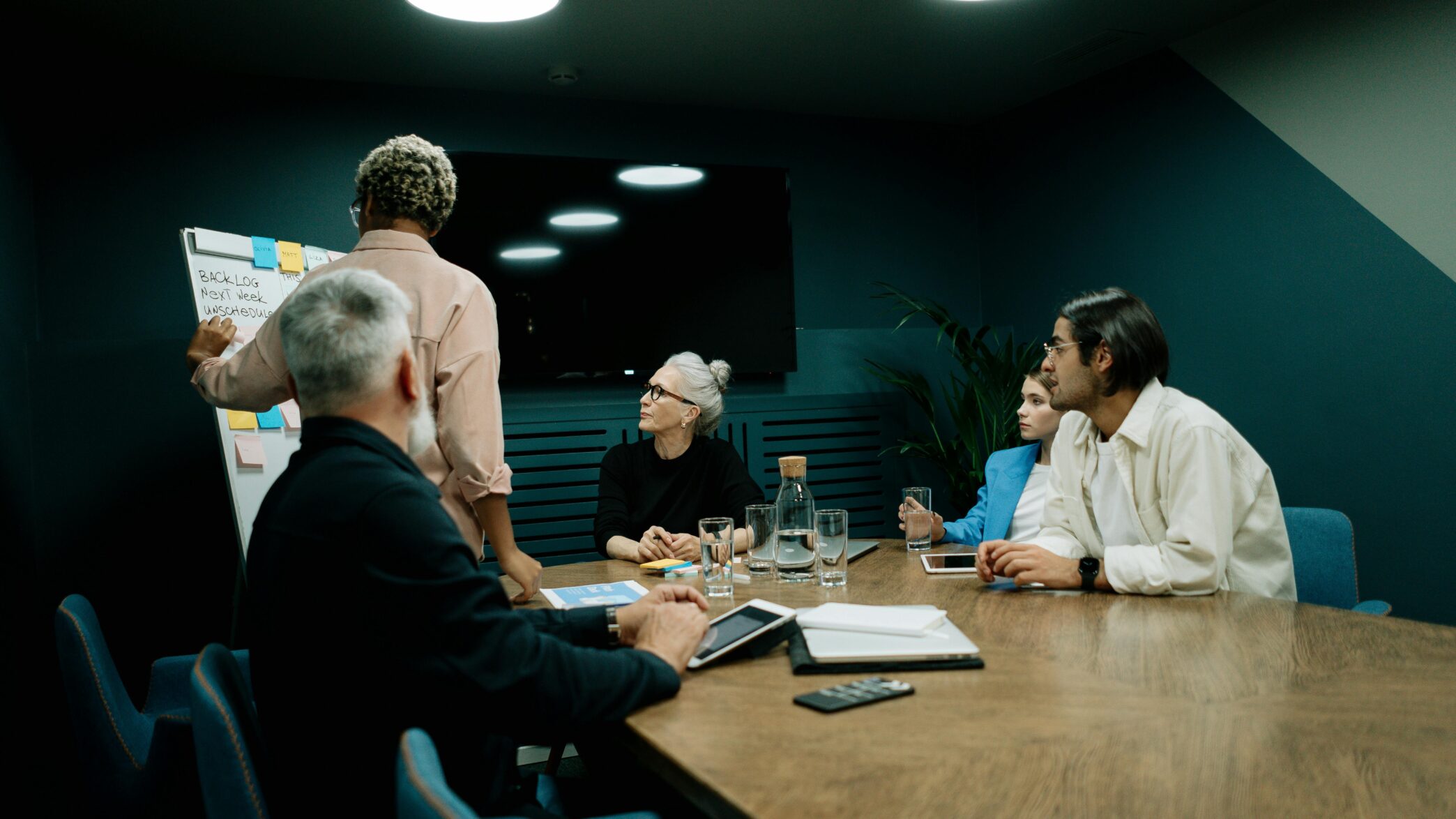 Líder organizando reunión