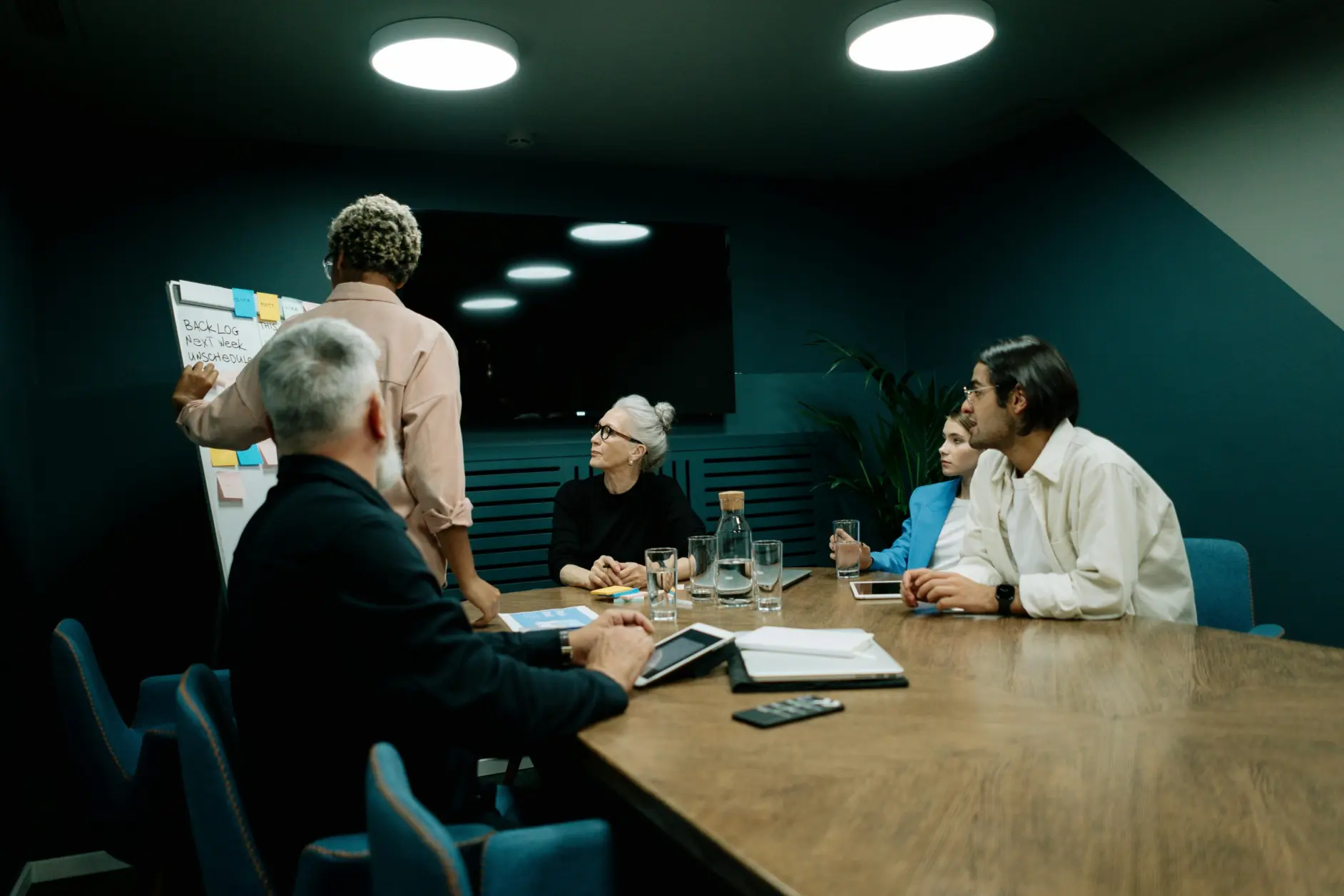 Líder organizando reunión