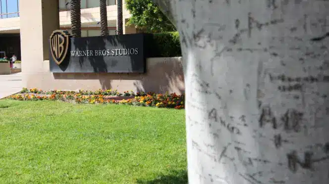 Foto letrero Warner Bros