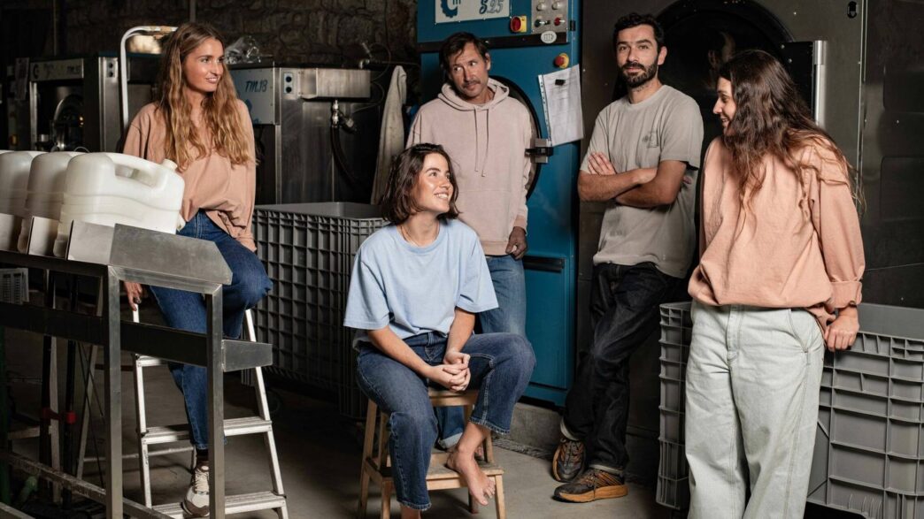 Clemente Cebrián y Lola López, fundadores, con parte de su equipo