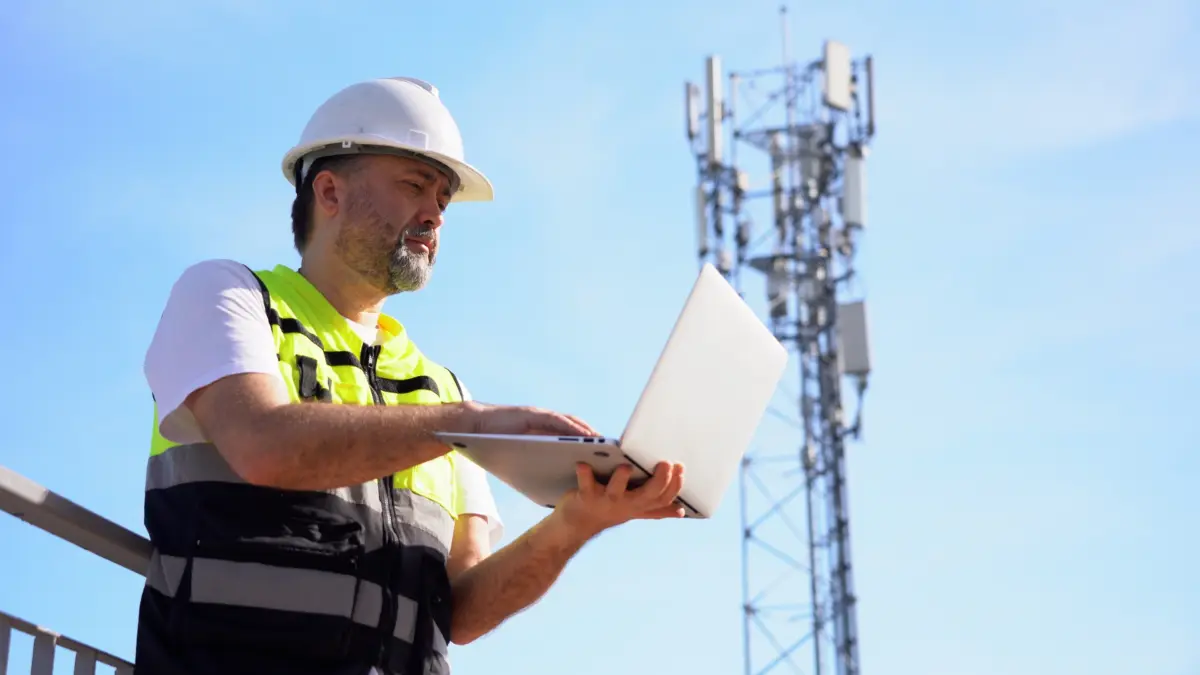 Trabajador de una red telefónica