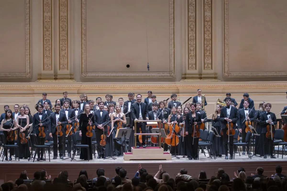 La orquesta saluda tras el concierto