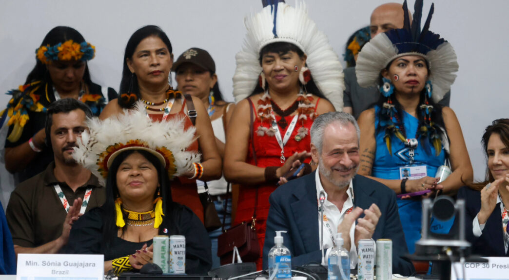 Un momento de un debate durante el COP30