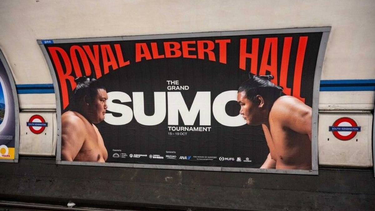 Cartel anunciador en el metro